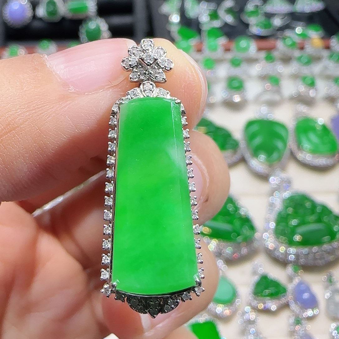 翡翠吊坠(不含链)18K金镶嵌