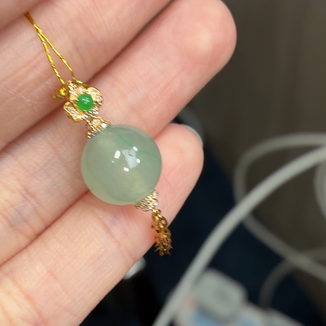 翡翠18K金镶嵌颈饰