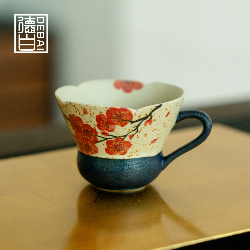 德白青花火石红蓝底陶瓷泡茶杯带把创意纯手绘梅花福禄花口主人杯