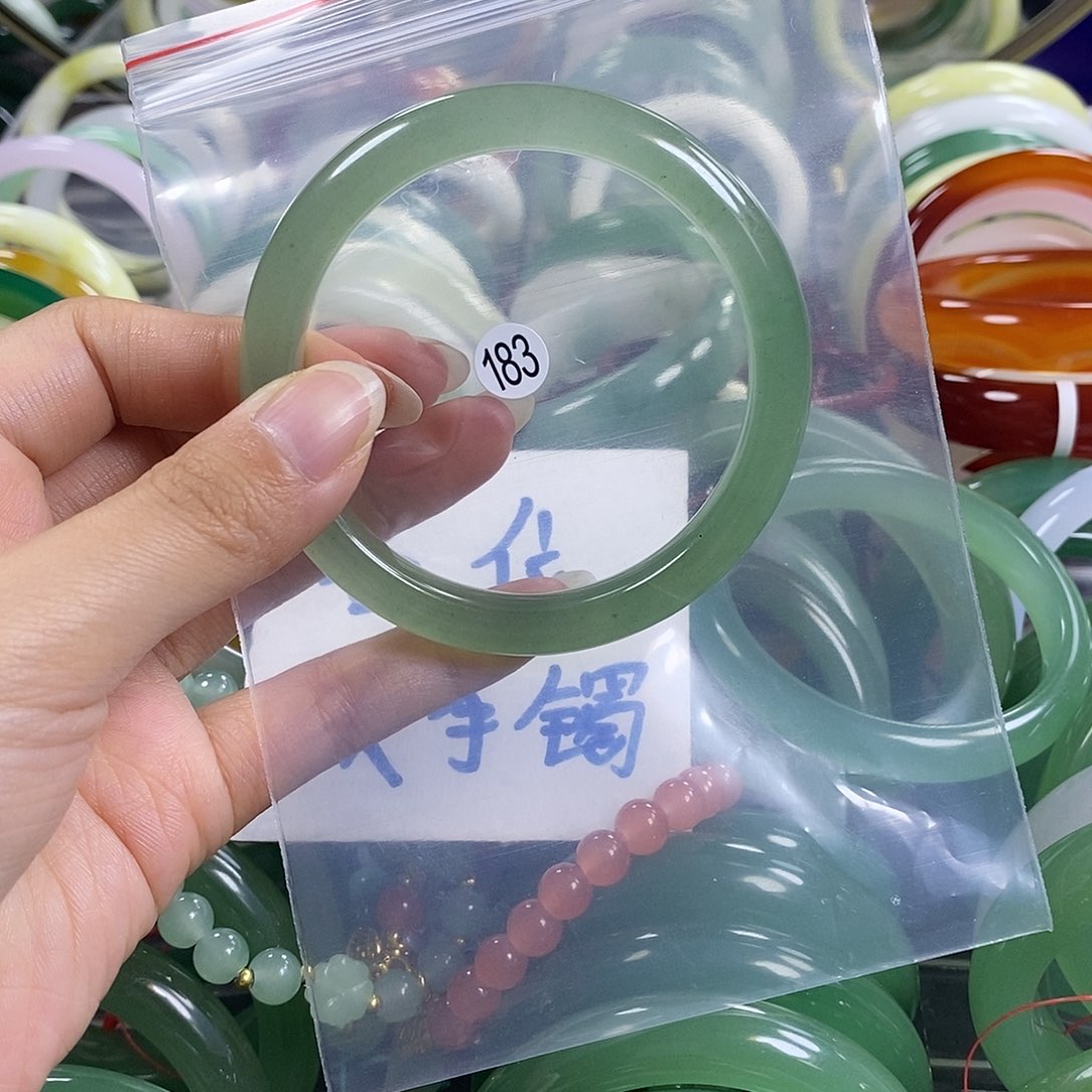 石英质玉手镯未镶嵌58