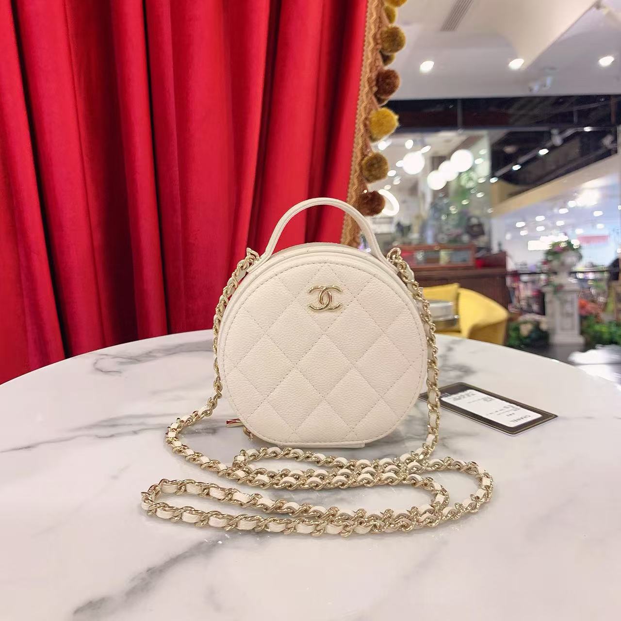 95新 Chanel/香奈儿 22c手提圆饼包白色金扣荔枝牛皮/77467650