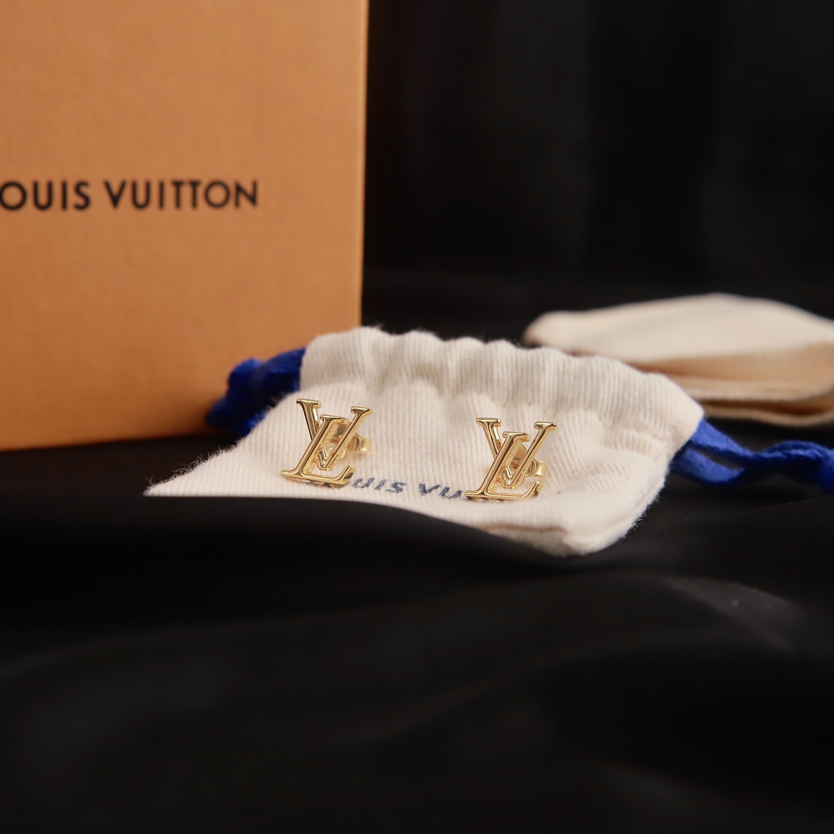 95新 LouisVuitton/路易威登 logo耳钉耳饰/9583