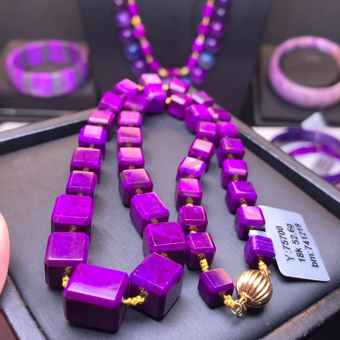 苏纪石（舒俱来）18K金镶嵌方糖项链