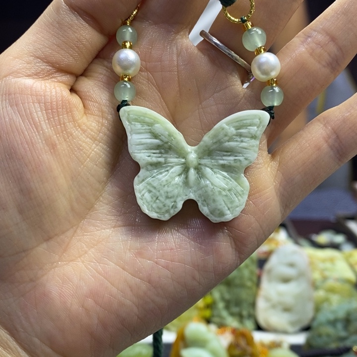 蛇纹石玉未镶嵌颈饰