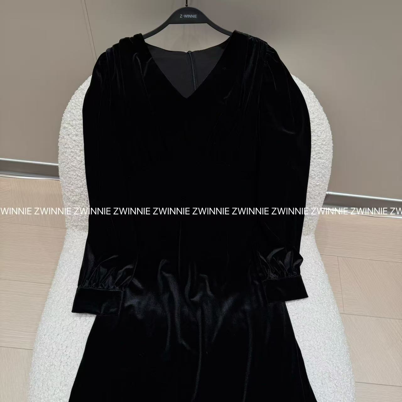 Zwinnie/詹维尼【丝绒连衣裙】 GLW202526