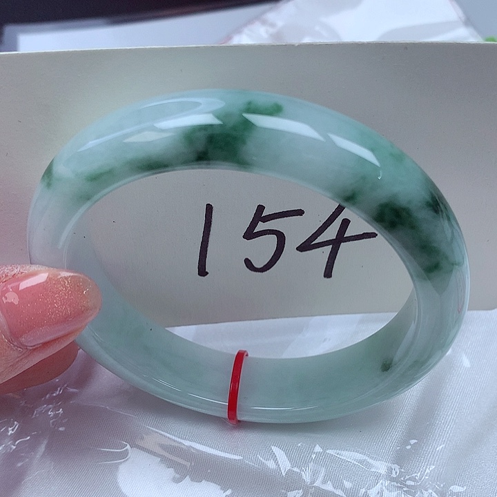 翡翠手镯未镶嵌翡翠