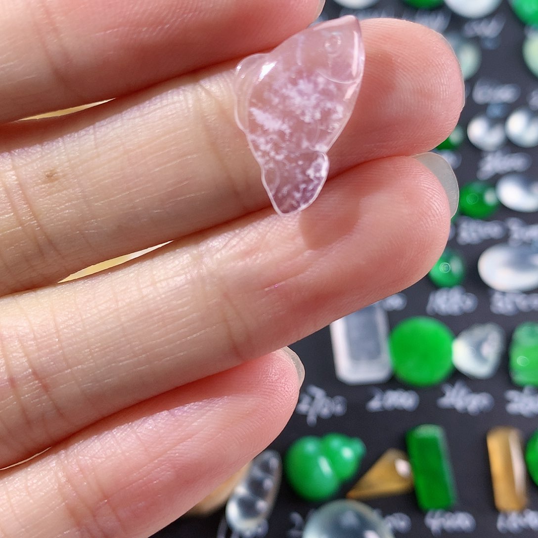 翡翠颈饰未镶嵌冰种小鱼