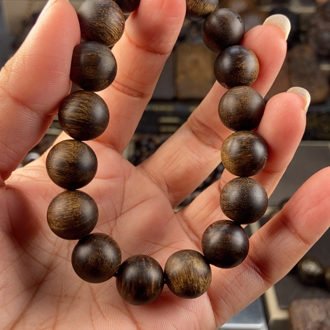 沉香手串寒*越南芽庄留疤玉化白棋楠