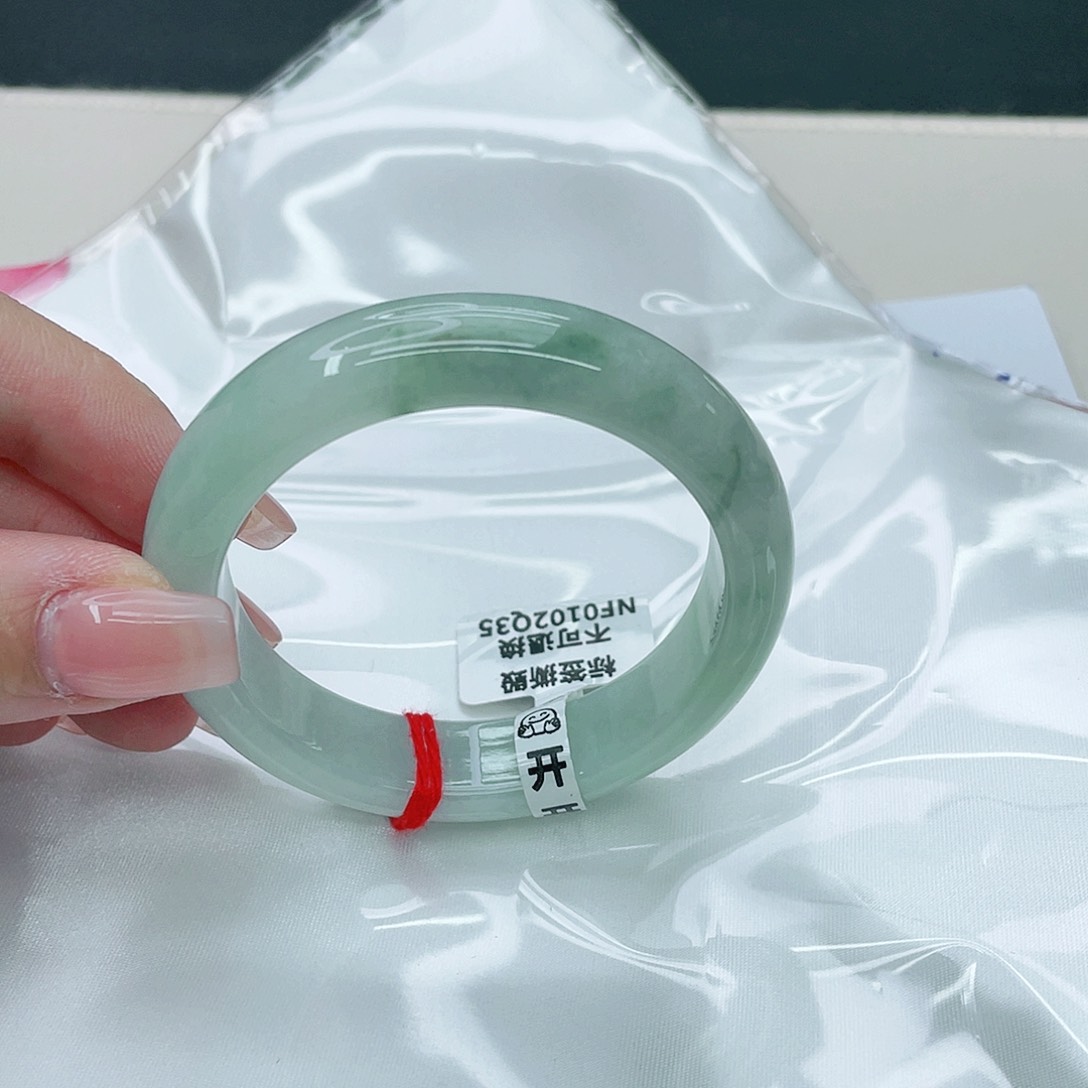 翡翠手镯未镶嵌正51.5