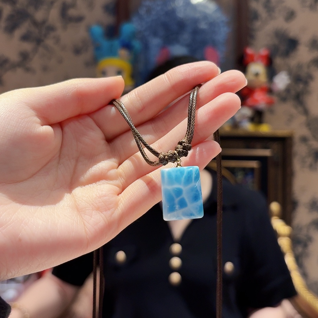 针钠钙石（海纹石）18K金镶嵌颈饰