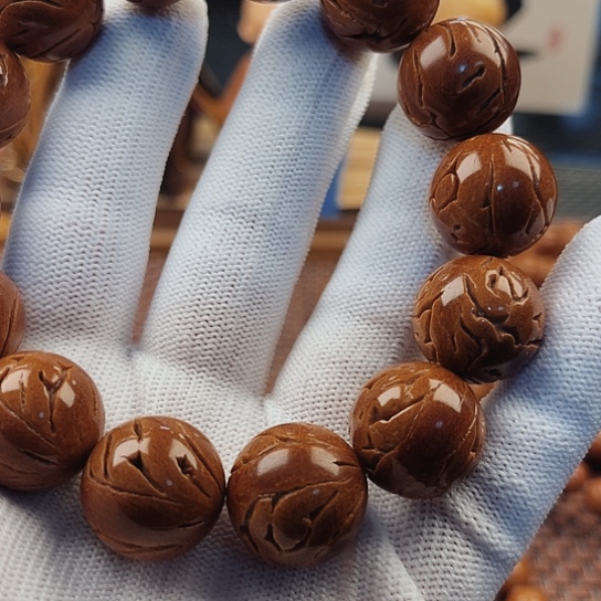 桃核吊坠雅****，18龙纹手串