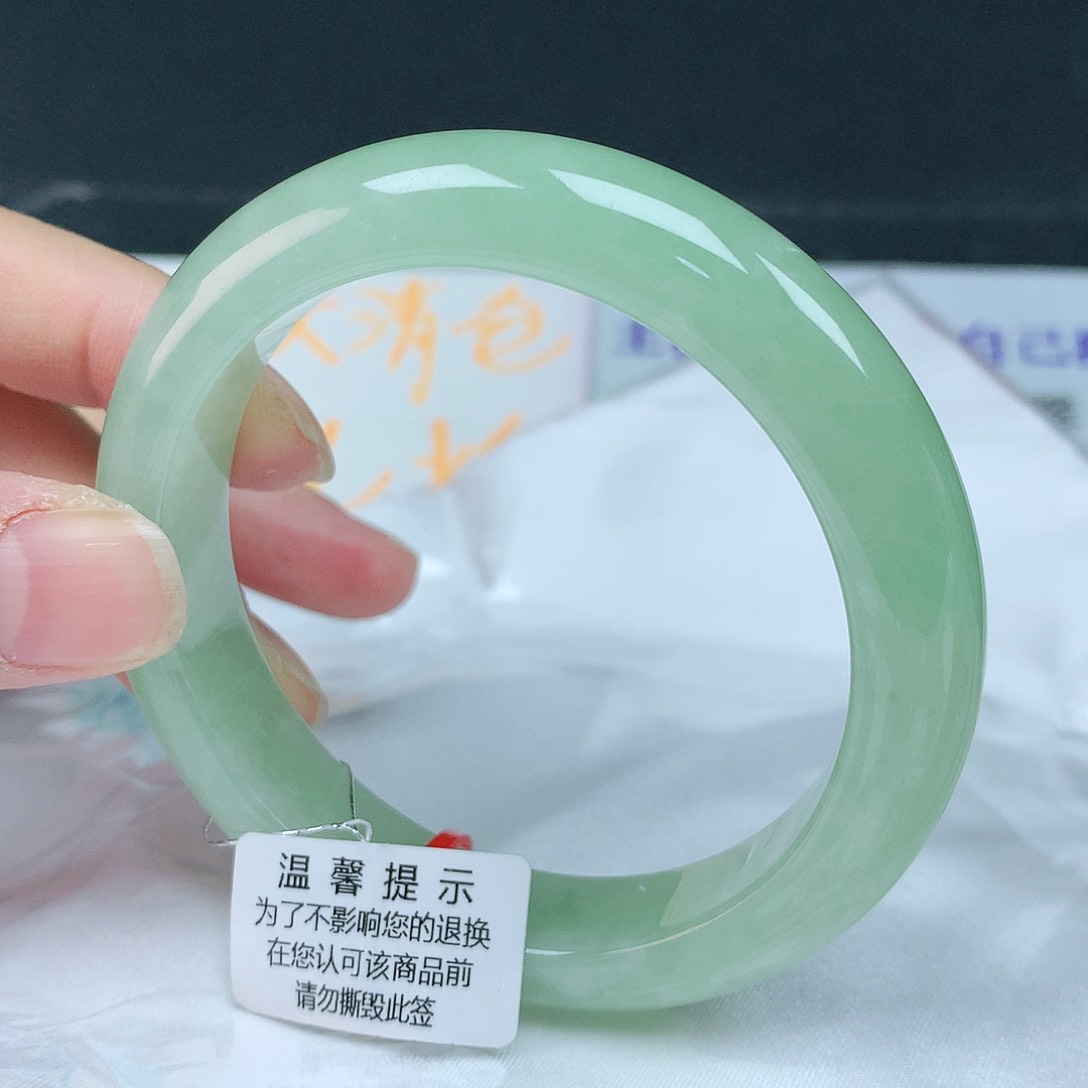 翡翠手镯未镶嵌55+圈