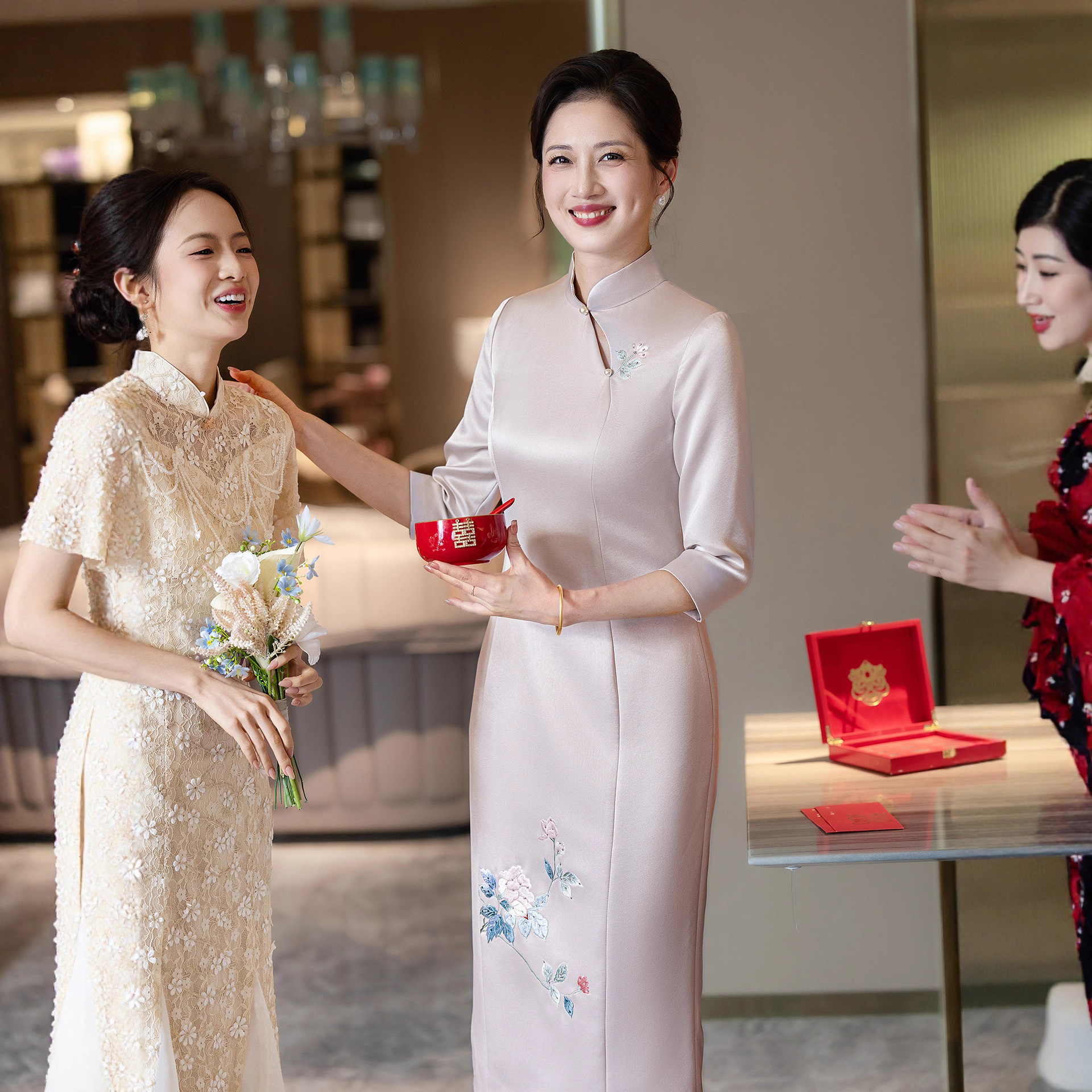 新款高端婚礼丈母娘装结婚连衣裙妈妈装喜婆婆婚宴装改良旗袍礼服