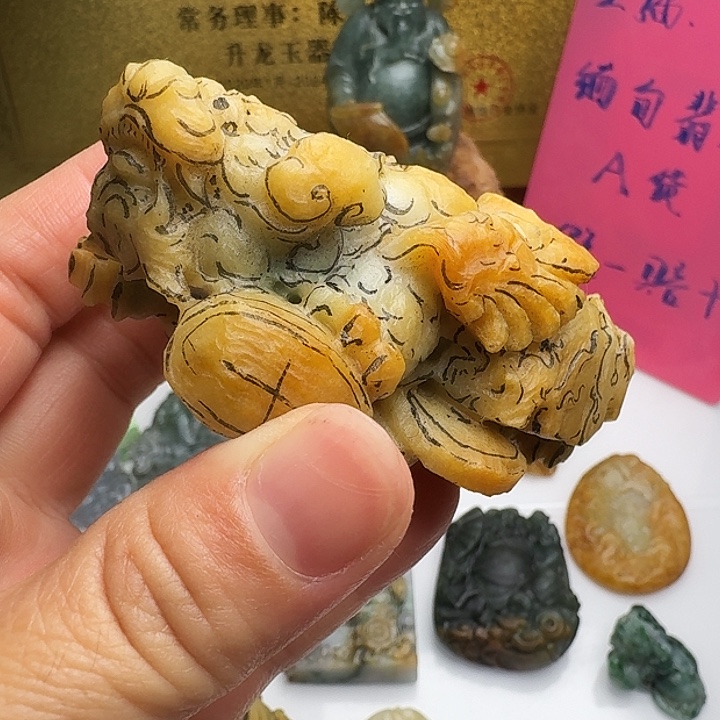 定制翡翠未镶嵌貔貅5