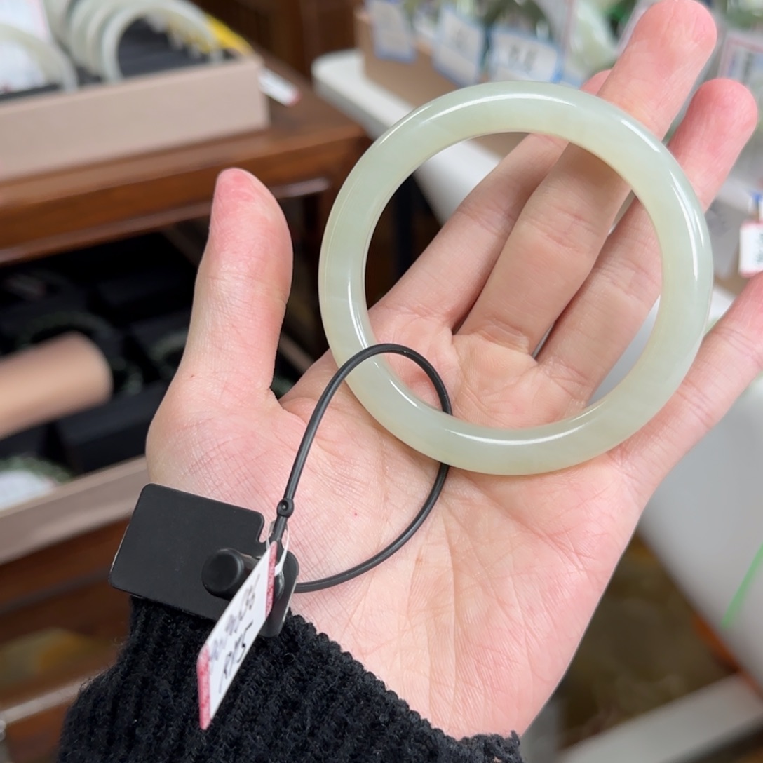 和田玉未镶嵌手镯