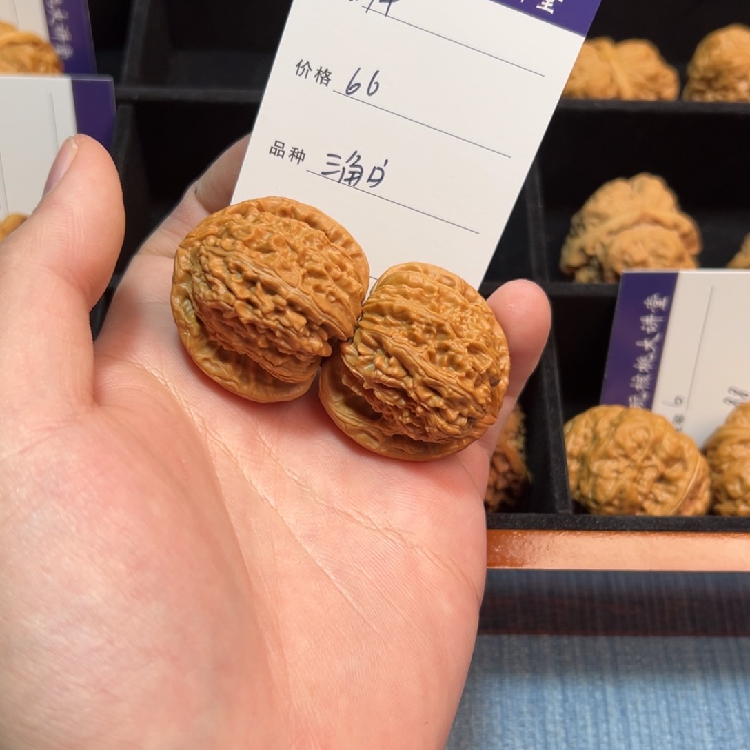 文玩核桃把件文玩核桃三角白14