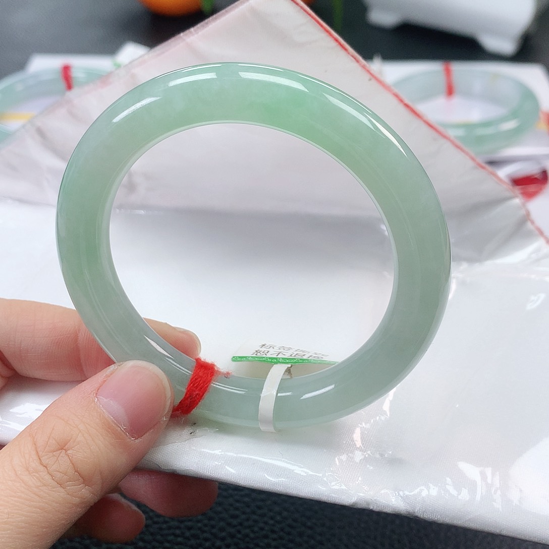 翡翠手镯未镶嵌56圆