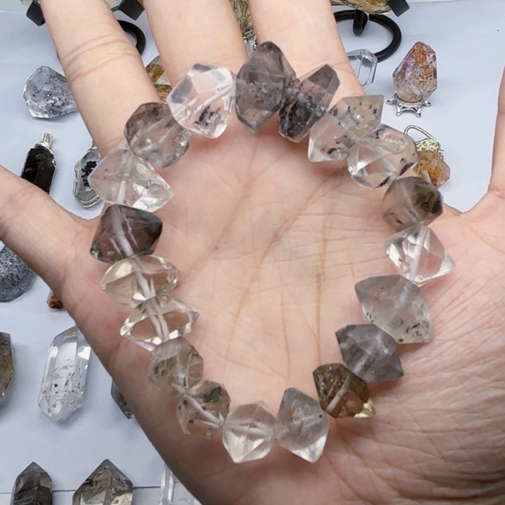 水晶手串未镶嵌闪灵钻手串