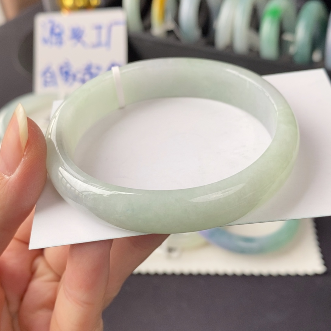 翡翠未镶嵌手镯浅绿贵妃57.7