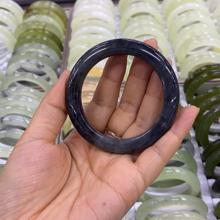 岫玉未镶嵌手镯（圆镯）