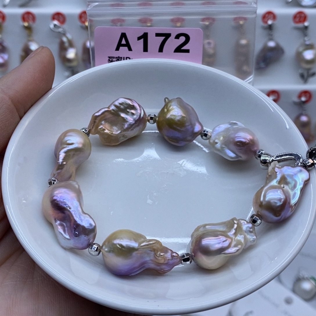 玖***蘭未镶嵌淡水珍珠颈饰