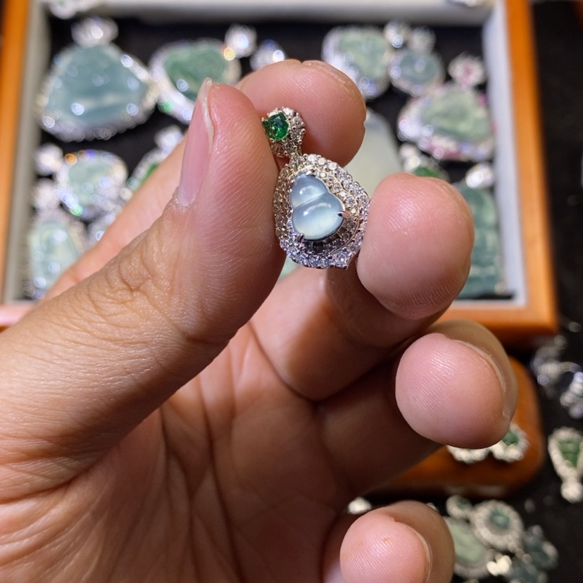 【闪购商品】翡翠颈饰未镶嵌天然