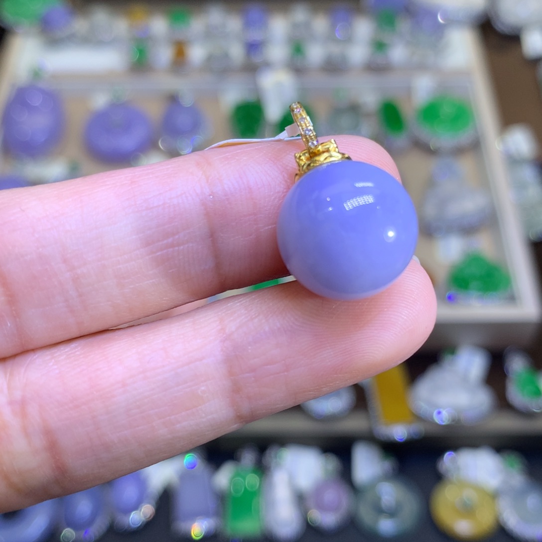 翡翠18K金镶嵌颈饰翡翠的