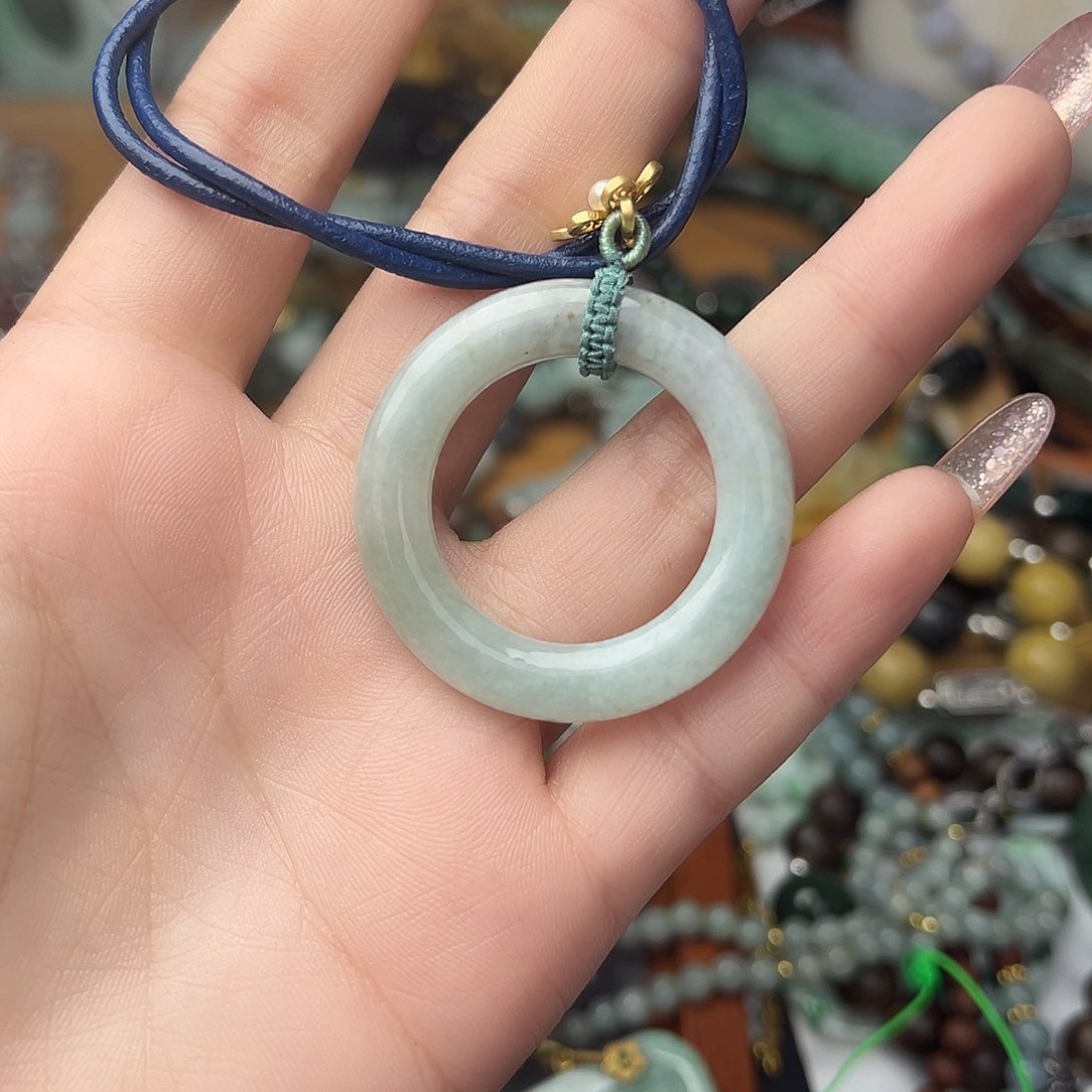 翡翠吊坠(赠链)未镶嵌吊坠