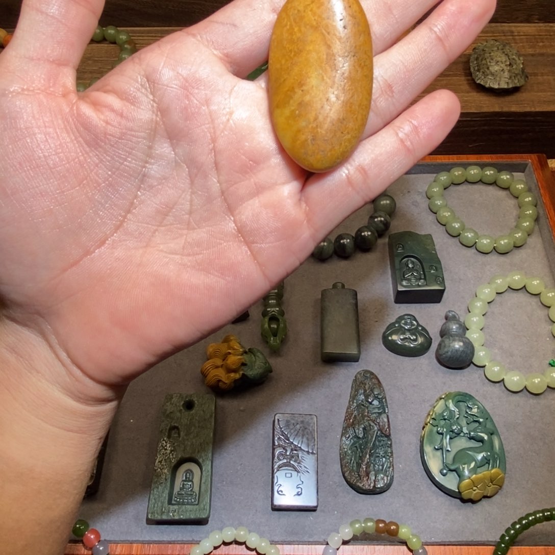 听***说石英岩玉吊坠原石未镶嵌