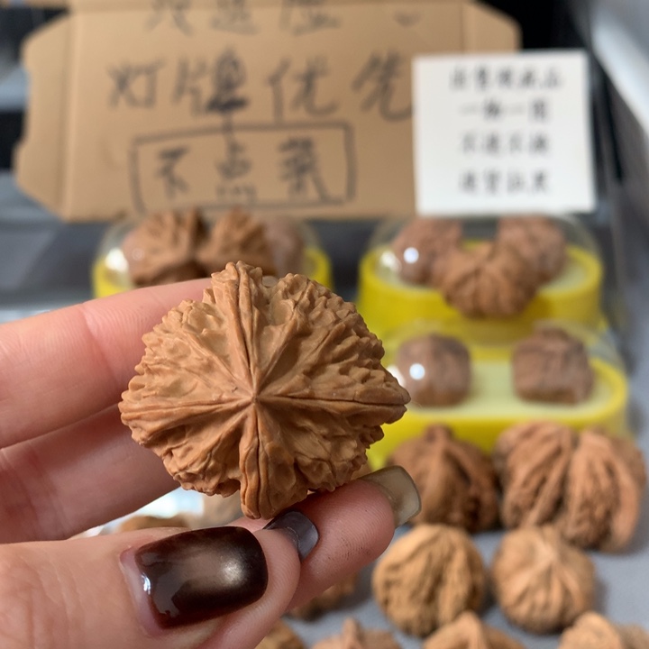 M***e吊坠文玩核桃异形单只，有瑕疵