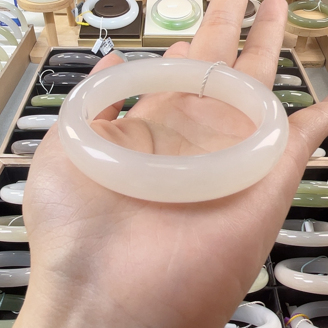 和田玉未镶嵌手镯有水线