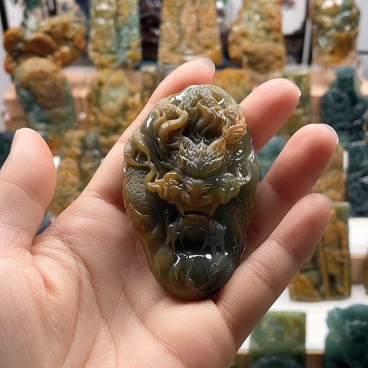 翡翠颈饰未镶嵌天然翡翠A货龙