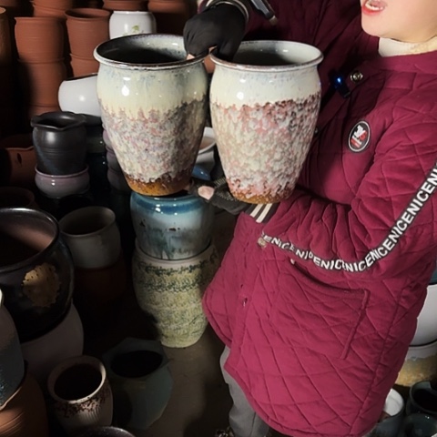 17口23高瑕疵盆子。