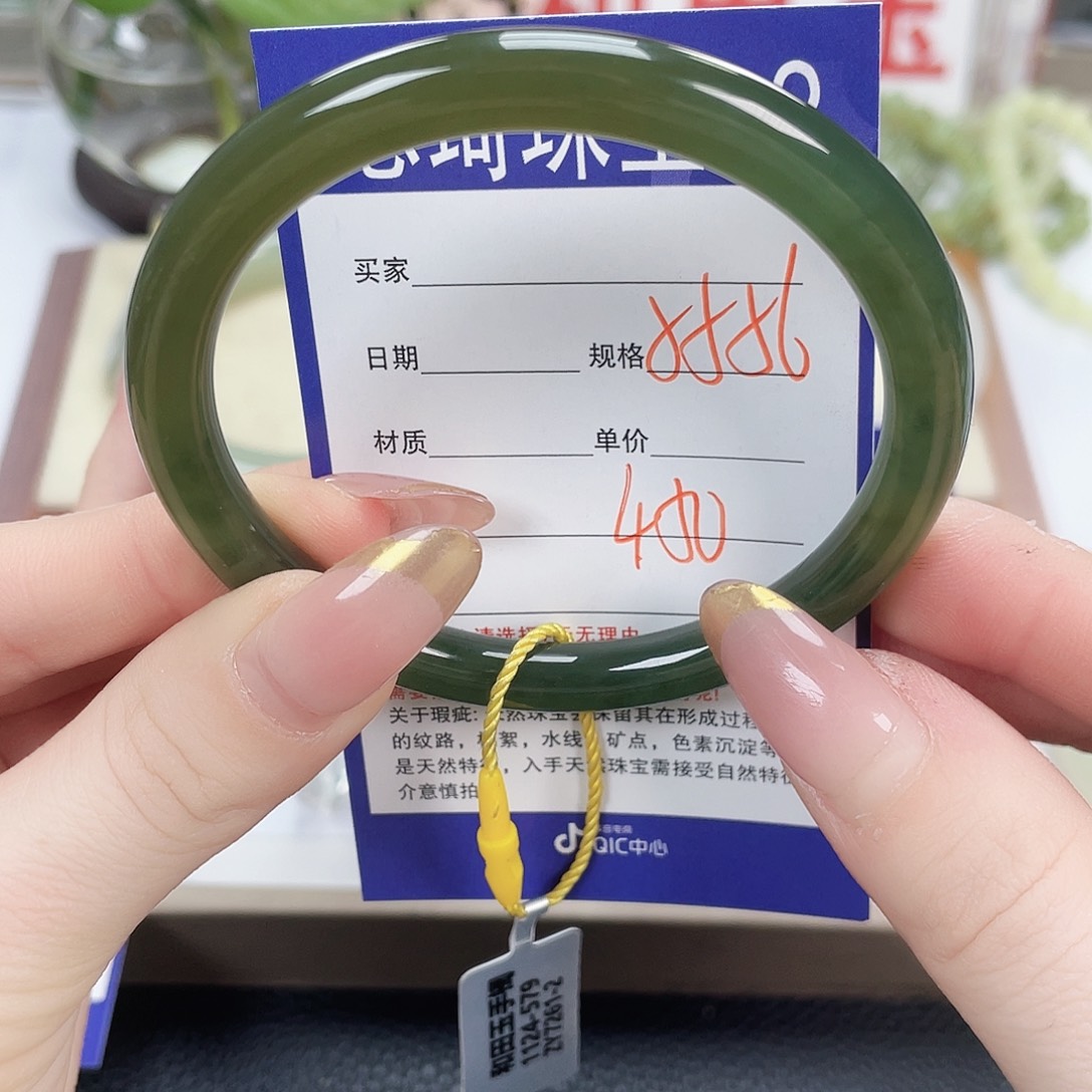 和田玉未镶嵌手镯