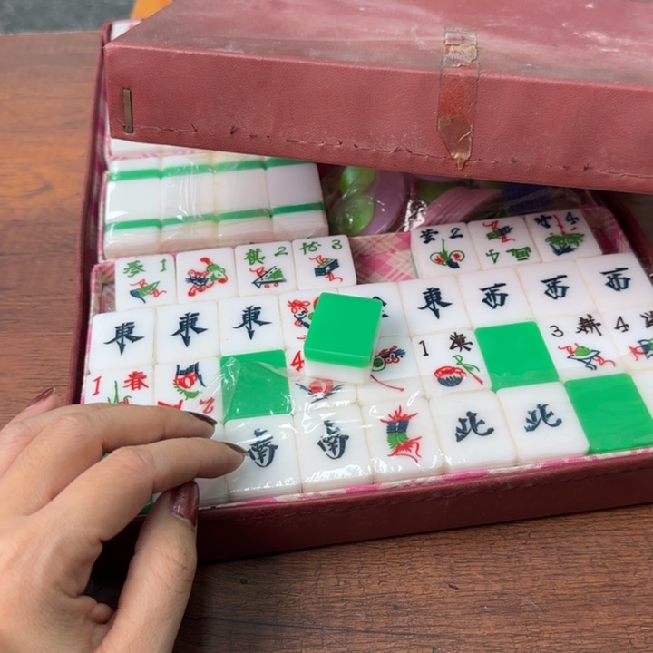 一个陶瓷物件哈哈哈哈