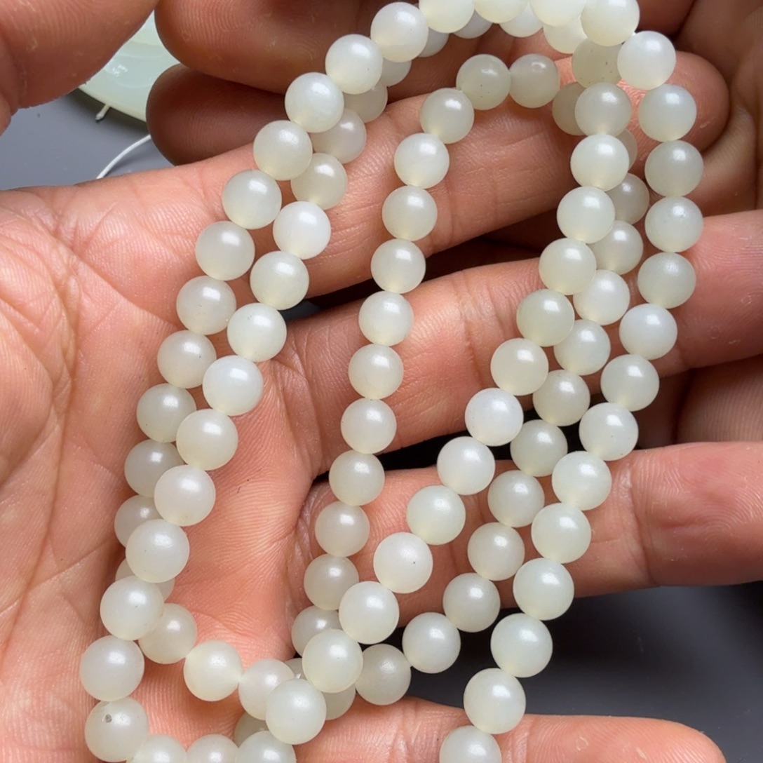 讷***好和田玉未镶嵌颈饰