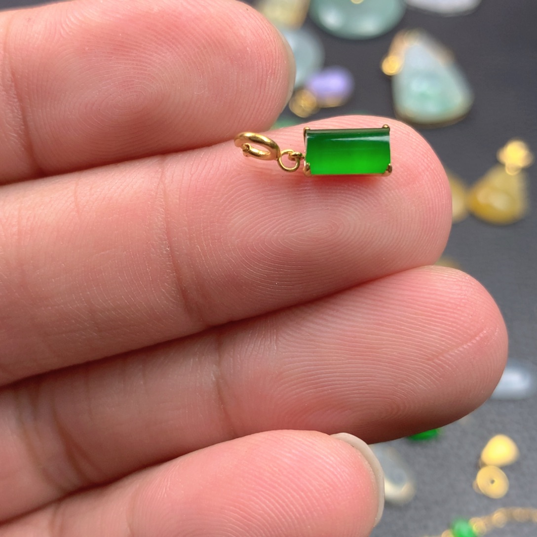 【闪购商品】颈饰18K金镶嵌翡翠翡翠