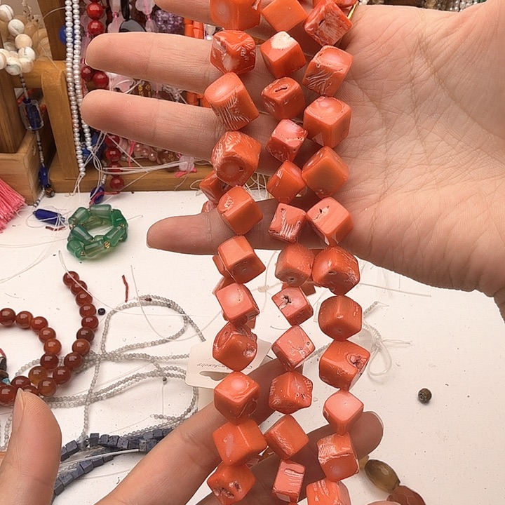 玛瑙/玉髓珠宝半成品未镶嵌红精灵方糖一条卡10