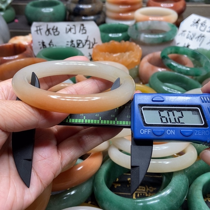 石英质玉手镯未镶嵌