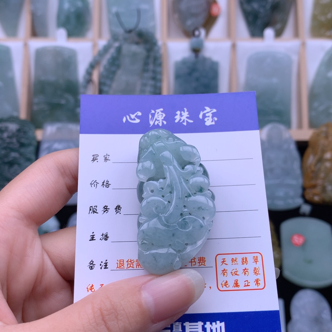 翡翠颈饰未镶嵌翡翠