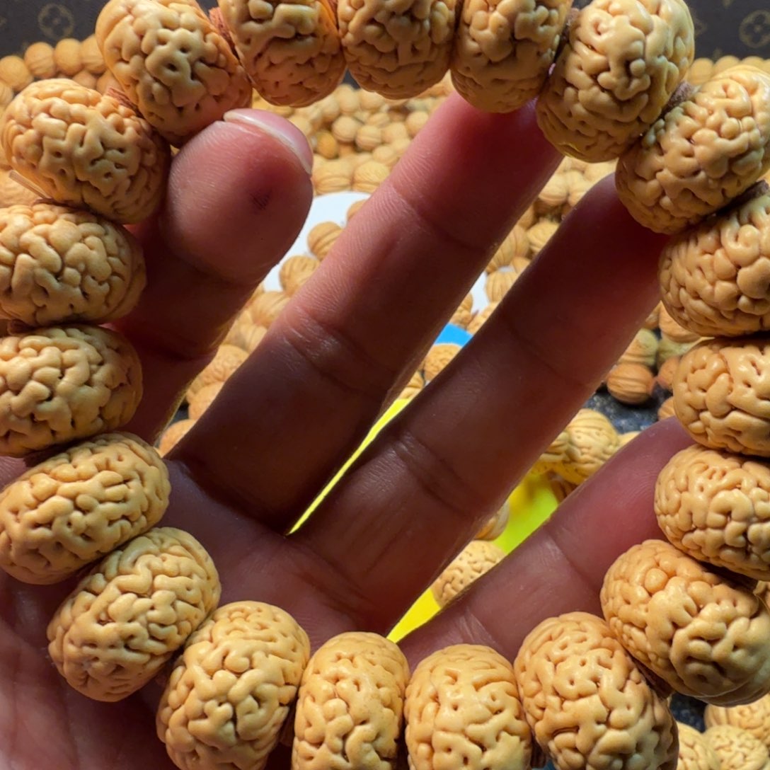 巴***嘿桃核吊坠肌肉甲板