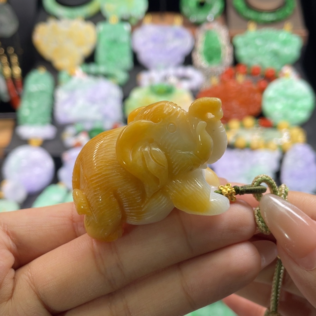 翡翠未镶嵌颈饰待编织