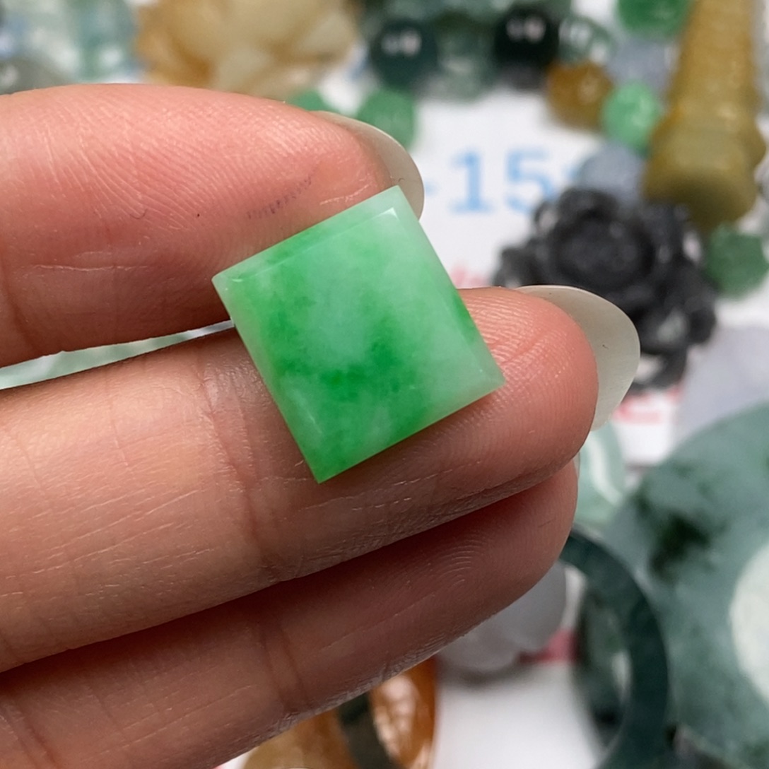 明***8翡翠未镶嵌颈饰翡翠