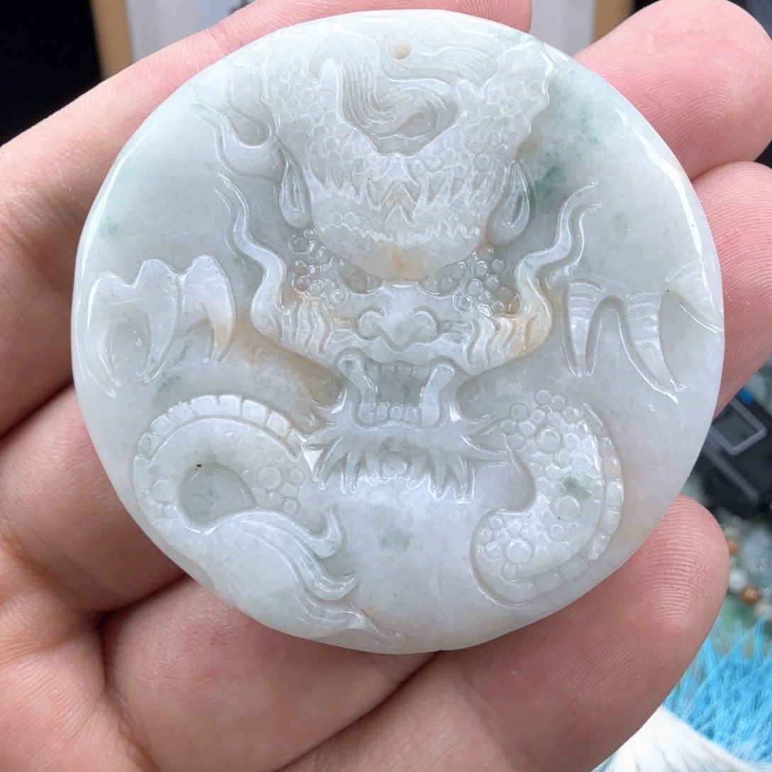 翡翠挂件未镶嵌翡翠