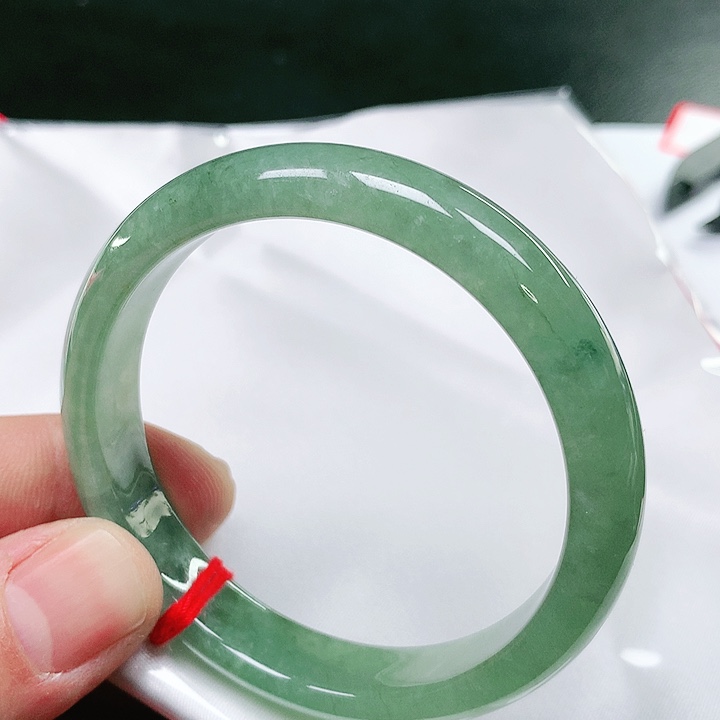 翡翠手镯（圆镯）未镶嵌翡翠手镯未镶嵌