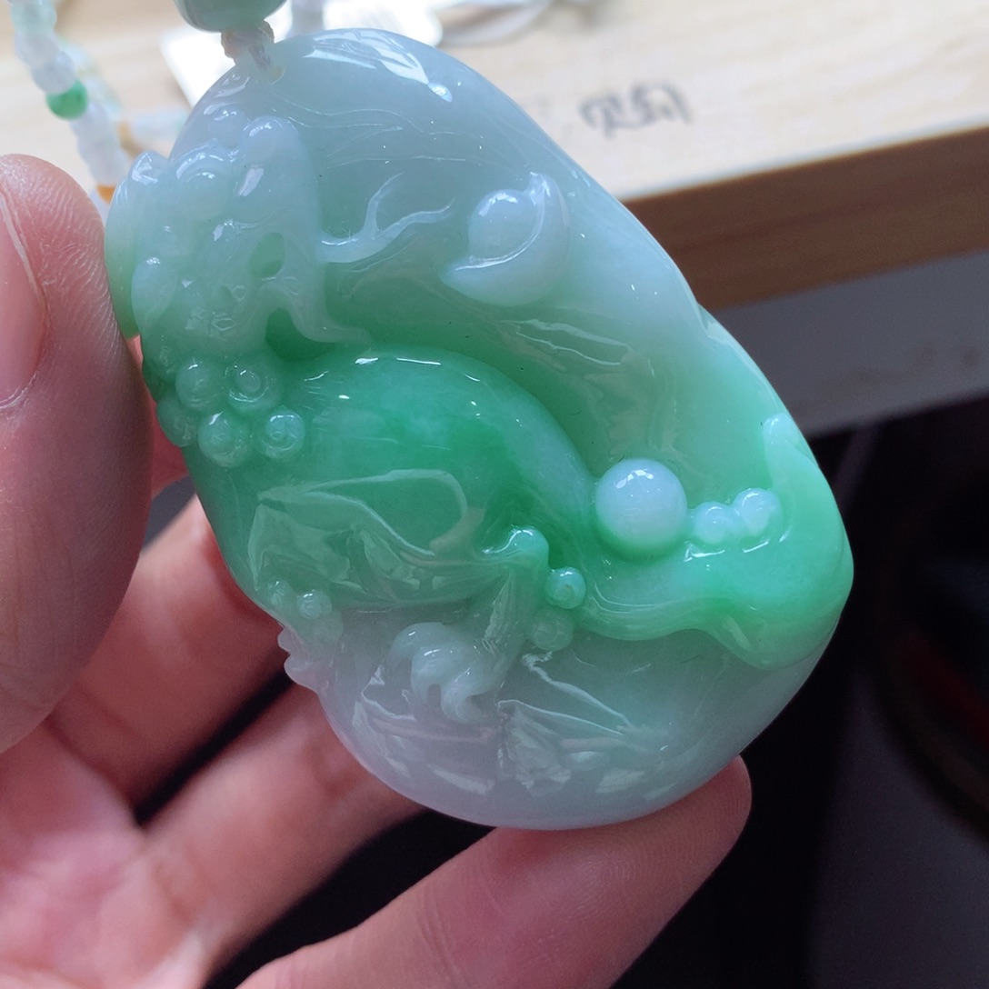 翡翠颈饰未镶嵌吊坠