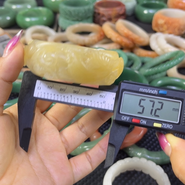 未镶嵌手镯石英质玉