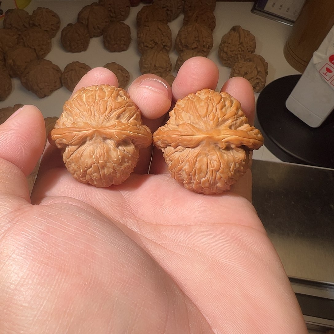 亿***滴吊坠猴头核桃文玩