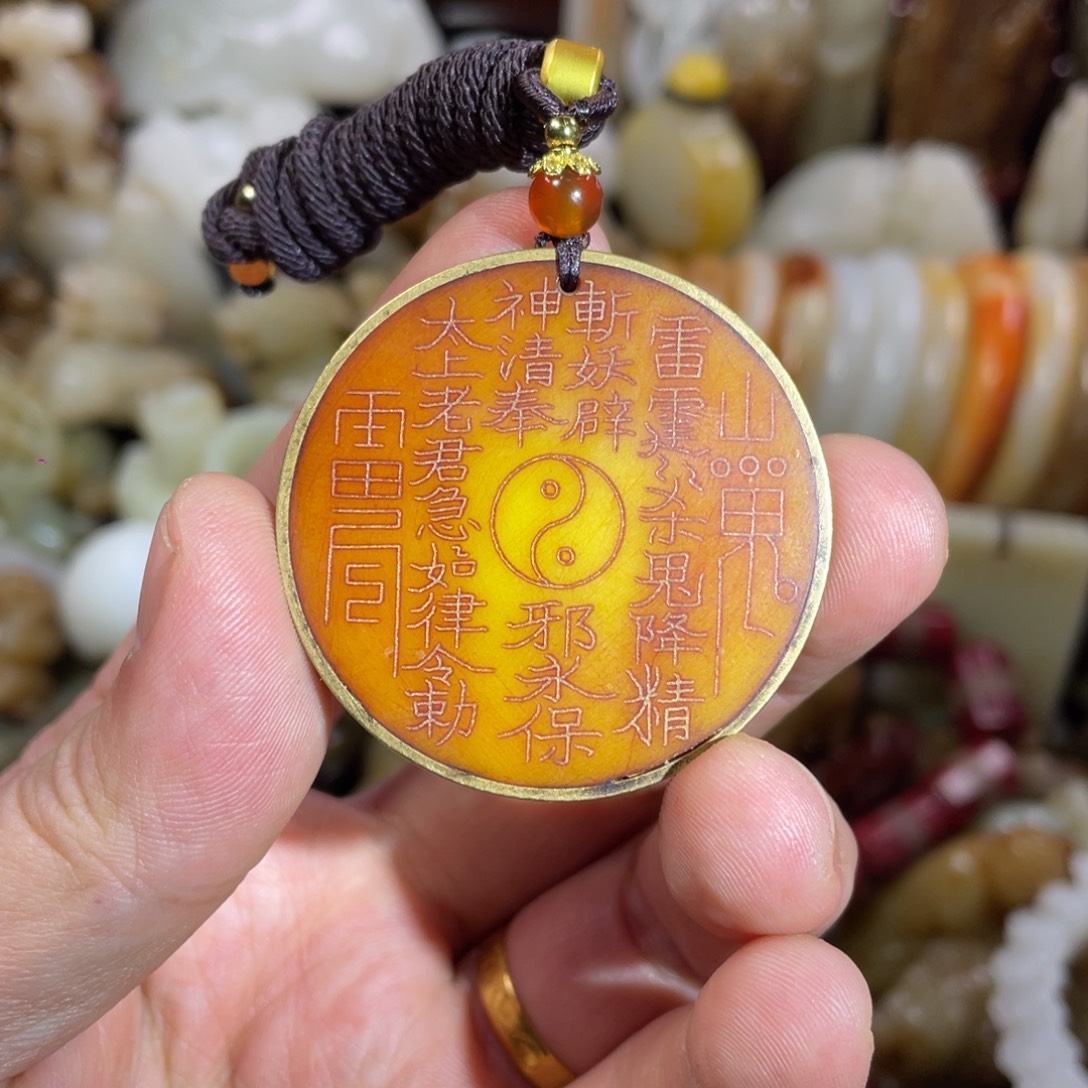 和田玉未镶嵌把件