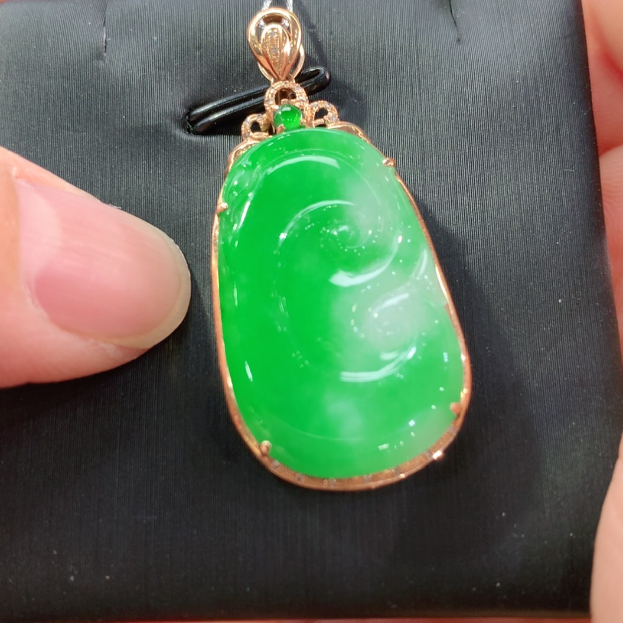 【闪购商品】翡翠颈饰18K金镶嵌天然翡翠